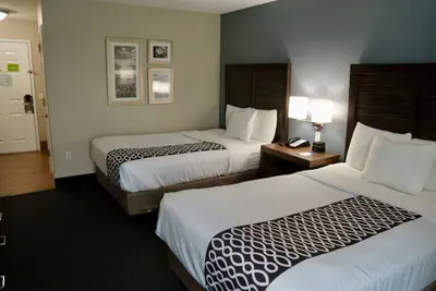 Photo 5 - La Quinta Inn & Suites by Wyndham Tomball