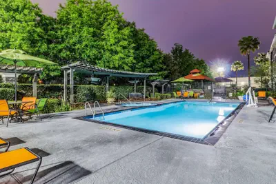 Photo 2 - La Quinta Inn & Suites by Wyndham Tomball