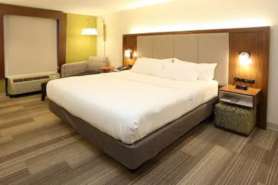 Photo 5 - Holiday Inn Express & Suites Newport News by IHG