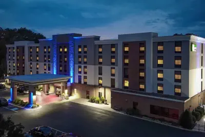 Photo 2 - Holiday Inn Express & Suites Newport News by IHG