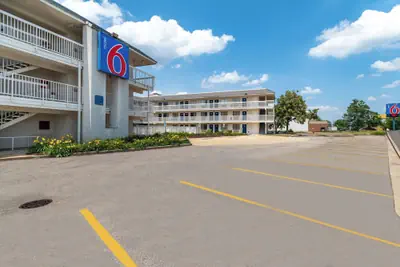 Photo 2 - Motel 6 Rolling Meadows, IL - Chicago Northwest