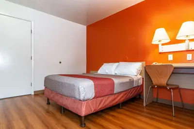 Photo 5 - Motel 6 Palm Springs, CA - East - Palm Canyon