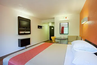 Photo 5 - Motel 6 East Brunswick, NJ
