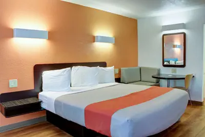 Photo 5 - Motel 6 Bishop, CA