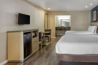 Photo 3 - SureStay Hotel by Best Western San Rafael