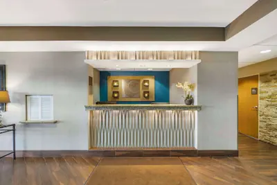 Photo 3 - Comfort Inn South - Springfield