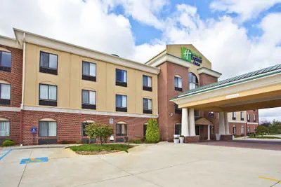 Photo 2 - Holiday Inn Express Hotel & Suites Goshen by IHG