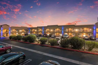 Photo 2 - Econo Lodge Hesperia - Victorville I-15