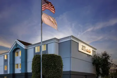 Photo 2 - Sonesta Simply Suites Irvine East Foothill