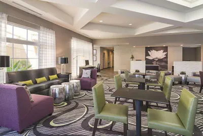 Photo 4 - La Quinta Inn & Suites by Wyndham Phoenix Mesa West