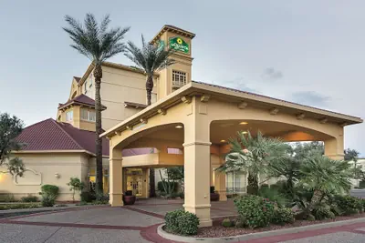 Photo 2 - La Quinta Inn & Suites by Wyndham Phoenix Mesa West