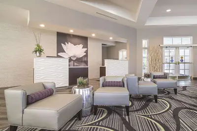 Photo 5 - La Quinta Inn & Suites by Wyndham Phoenix Mesa West