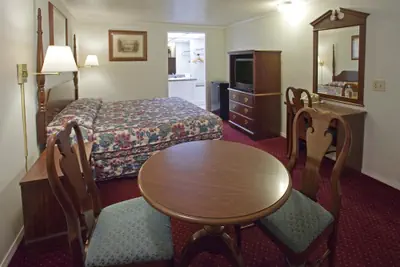 Photo 5 - Americas Best Value Inn Lansing