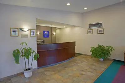 Photo 2 - Americas Best Value Inn Lansing