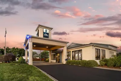 Photo 2 - Best Western Inn & Suites - Monroe