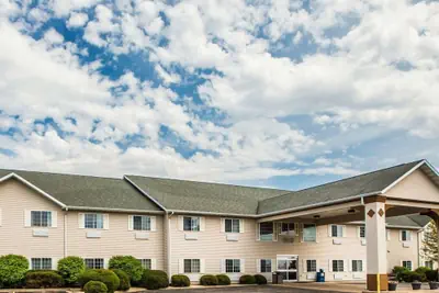Photo 2 - Quality Inn & Suites Dixon near I-88