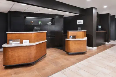 Photo 4 - Courtyard by Marriott Burlington