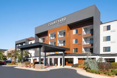 Photo 2 - Courtyard by Marriott Burlington