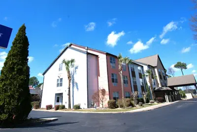 Photo 2 - Baymont Inn & Suites by Wyndham Morrow/Atlanta I-75 South