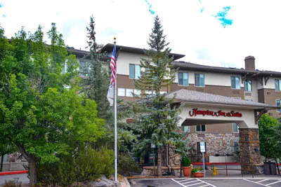 Photo 2 - Hampton Inn & Suites Flagstaff