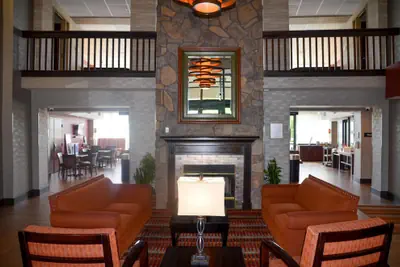 Photo 5 - Hampton Inn & Suites Flagstaff