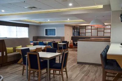 Photo 2 - Hampton Inn Frankfort