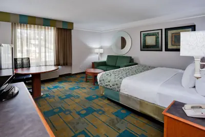Photo 5 - La Quinta Inn & Suites by Wyndham Lakeland West