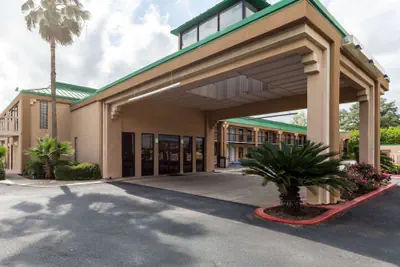 Photo 2 - Quality Inn Alexandria
