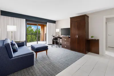 Photo 4 - Courtyard by Marriott Manchester - Boston Regional Airport