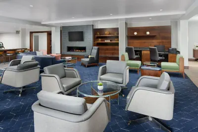 Photo 2 - Courtyard by Marriott Manchester - Boston Regional Airport