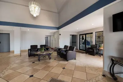 Photo 4 - Quality Inn & Suites Oklahoma City North