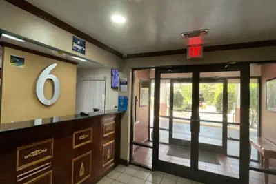 Photo 3 - Motel 6 Laurel, MS