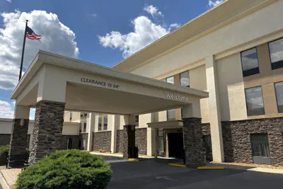 Photo 2 - Hampton Inn Kent/Akron Area