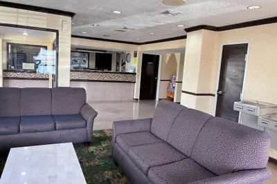 Photo 3 - Super 8 by Wyndham Corpus Christi