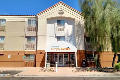 Photo 2 - Sonesta Simply Suites Phoenix Tempe