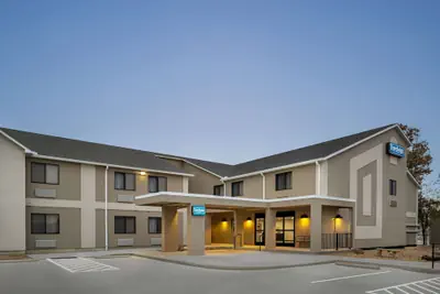 Photo 2 - Travelodge by Wyndham Dexter