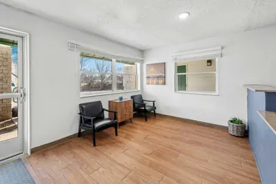 Photo 3 - Birch Hill Suites Kansas City – Independence