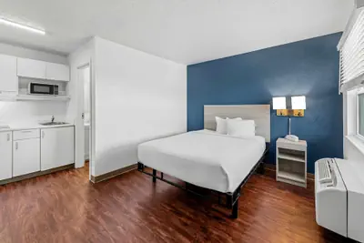 Photo 5 - Birch Hill Suites Kansas City – Independence