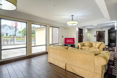 Photo 5 - Red Roof Inn & Suites Mobile SW – I-10