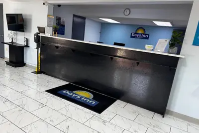 Photo 4 - Days Inn by Wyndham Lake City I-10
