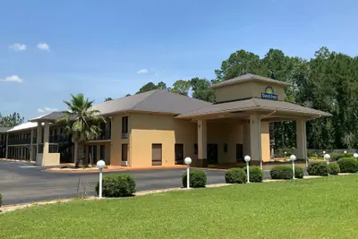 Photo 2 - Days Inn by Wyndham Lake City I-10