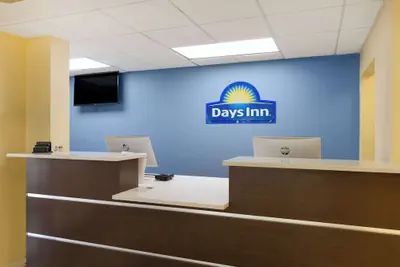 Photo 5 - Days Inn by Wyndham Oak Grove/Ft. Campbell