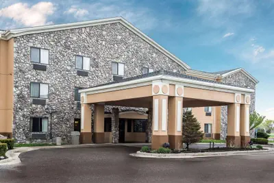 Photo 2 - Econo Lodge Inn & Suites Monroe