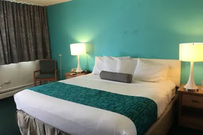 Photo 5 - Howard Johnson by Wyndham Colorado Springs