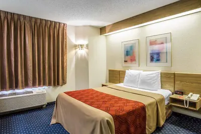 Photo 2 - Econo Lodge Denver International Airport