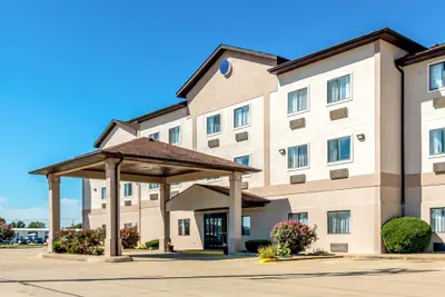 Photo 2 - Quality Inn & Suites Salem near I-57