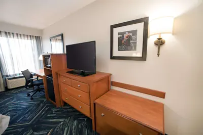 Photo 4 - Hampton Inn Louisville-North/Clarksville