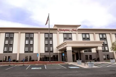 Photo 2 - Hampton Inn Louisville-North/Clarksville