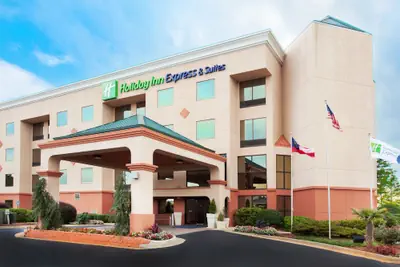 Photo 2 - Holiday Inn Express Hotel & Suites by IHG