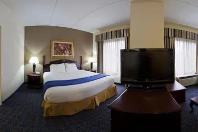 Photo 5 - Holiday Inn Express Hotel & Suites by IHG